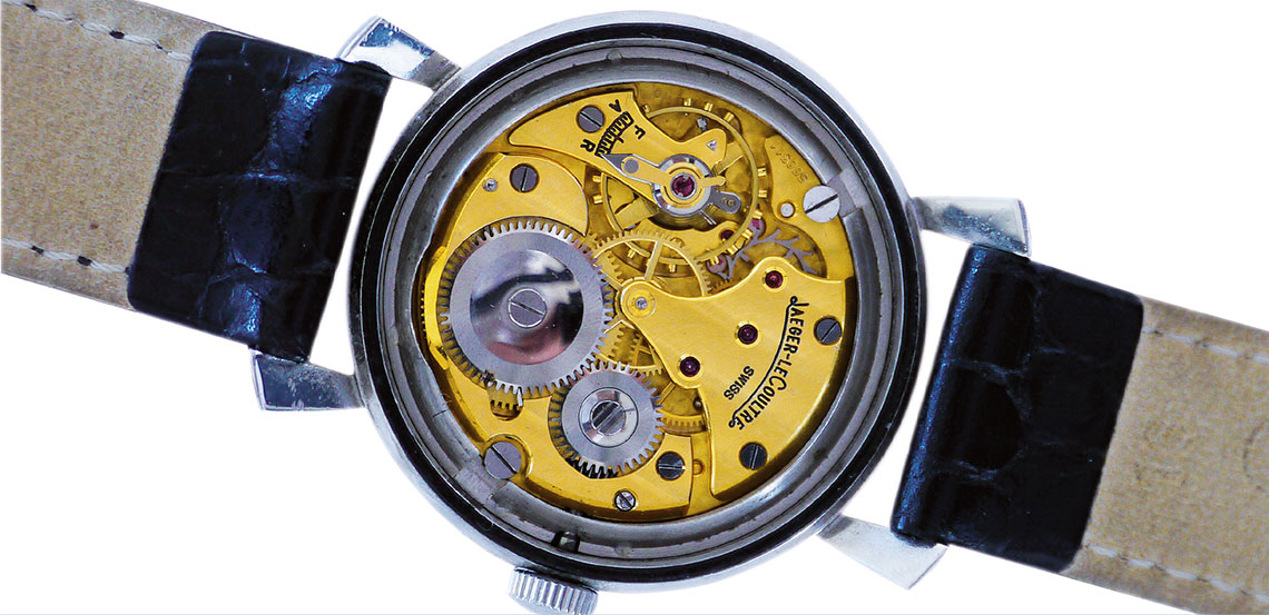 Armbanduhr mit offenem Uhrwerk